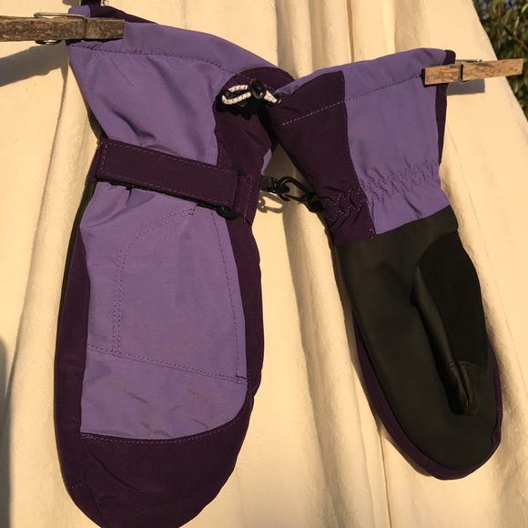 Lands' End Other - Snow mittens by Land’s End L (6 1/8 - 6 3/4 ) 16..6 - 17.1 CM purple with strap
